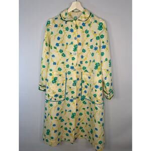 Vintage 1960’s Handmade Button Front Robe with Ric-Rac Trim Size Large